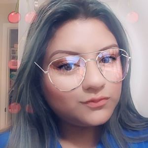 Meet your Posher, Adriana